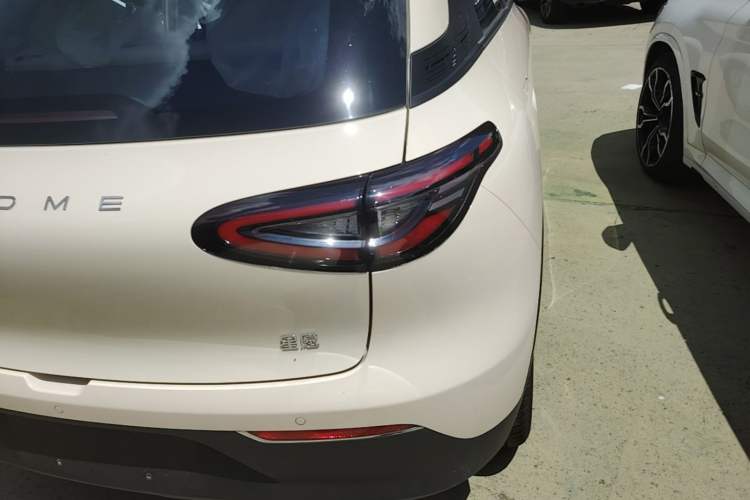 Used Geely Galaxy Geome 2026 Model 310km Youth Edition Right Rear Taillight