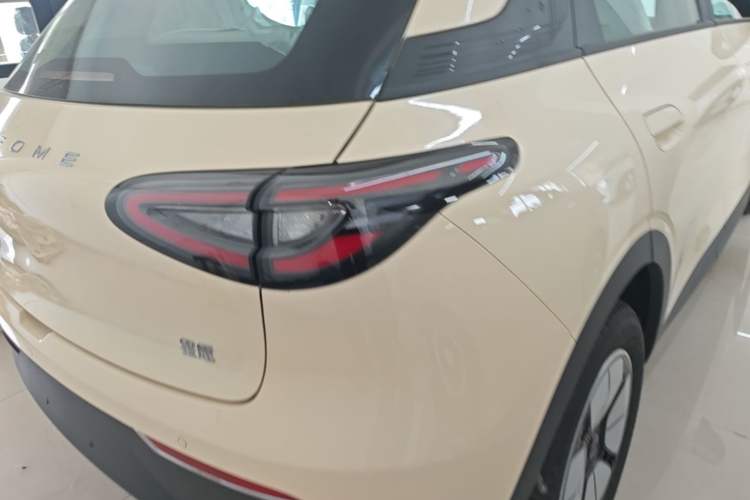 Used Geely Galaxy Geome 2026 Model 310km Youth Edition Right Rear Taillight