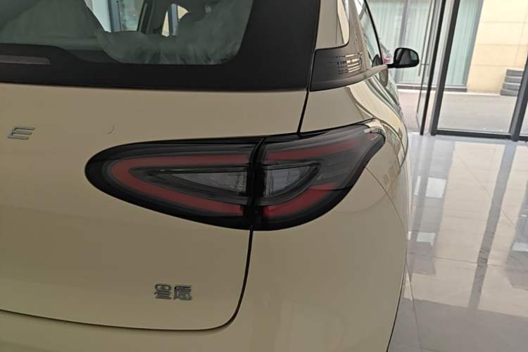 Used Geely Galaxy Geome 2026 Model 310km Youth Edition Right Rear Taillight