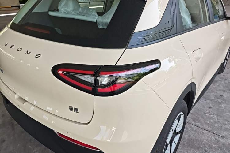Used Geely Galaxy Geome 2026 Model 310km Youth Edition Right Rear Taillight