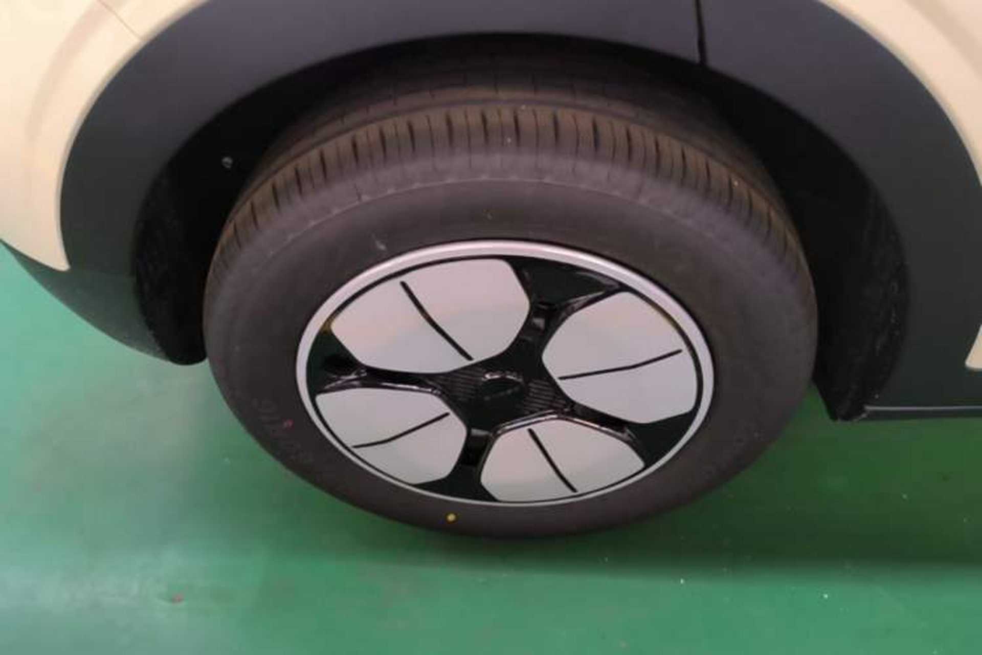 Used Geely Galaxy Geome 2026 Model 310km Youth Edition Right Rear Wheel Hub