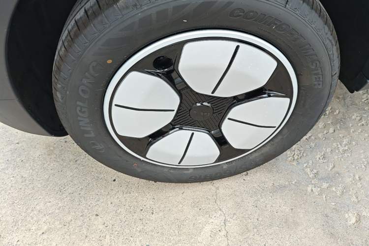 Used Geely Galaxy Geome 2026 Model 310km Youth Edition Right Rear Wheel Hub