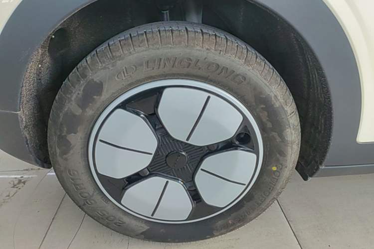 Used Geely Galaxy Geome 2026 Model 310km Youth Edition Right Rear Wheel Hub
