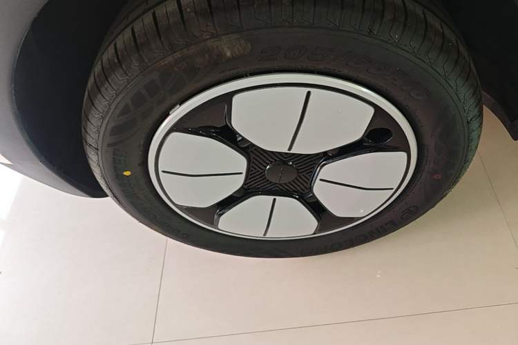 Used Geely Galaxy Geome 2026 Model 310km Youth Edition Right Rear Wheel Hub