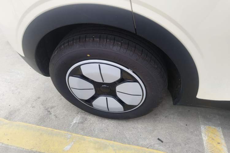Used Geely Galaxy Geome 2026 Model 310km Youth Edition Right Rear Wheel Hub