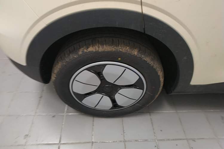 Used Geely Galaxy Geome 2026 Model 310km Youth Edition Right Rear Wheel Hub