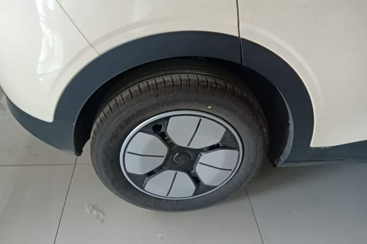 Used Geely Galaxy Geome 2026 Model 310km Youth Edition Right Rear Wheel Hub