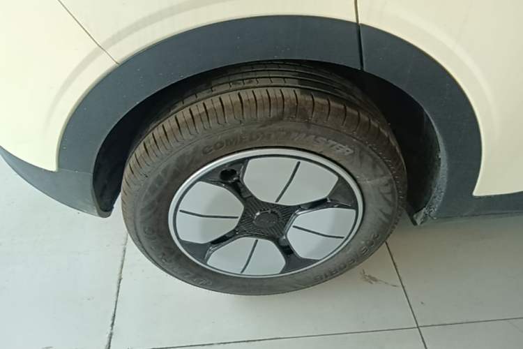 Used Geely Galaxy Geome 2026 Model 310km Youth Edition Right Rear Wheel Hub