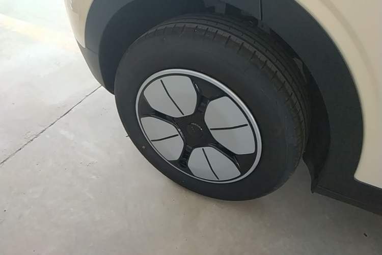 Used Geely Galaxy Geome 2026 Model 310km Youth Edition Right Rear Wheel Hub
