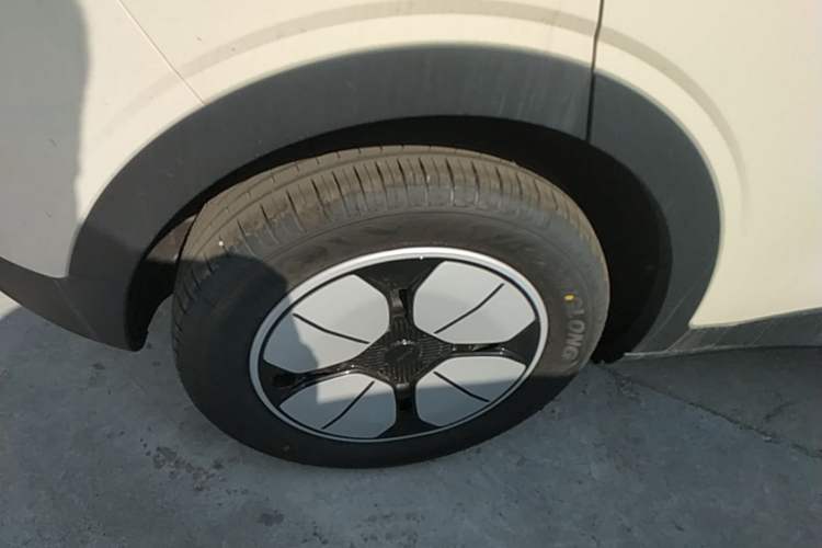 Used Geely Galaxy Geome 2026 Model 310km Youth Edition Right Rear Wheel Hub