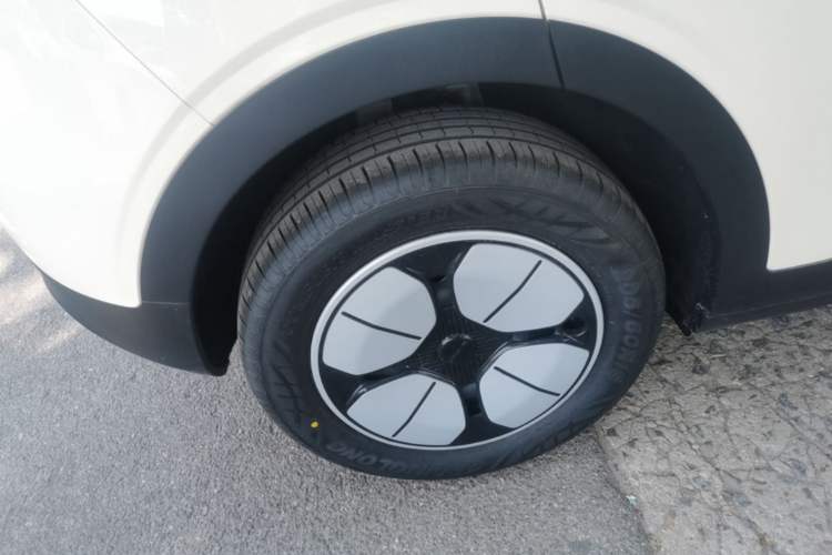 Used Geely Galaxy Geome 2026 Model 310km Youth Edition Right Rear Wheel Hub