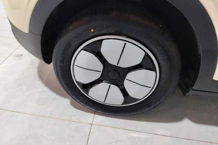 Used Geely Galaxy Geome 2026 Model 310km Youth Edition Right Rear Wheel Hub