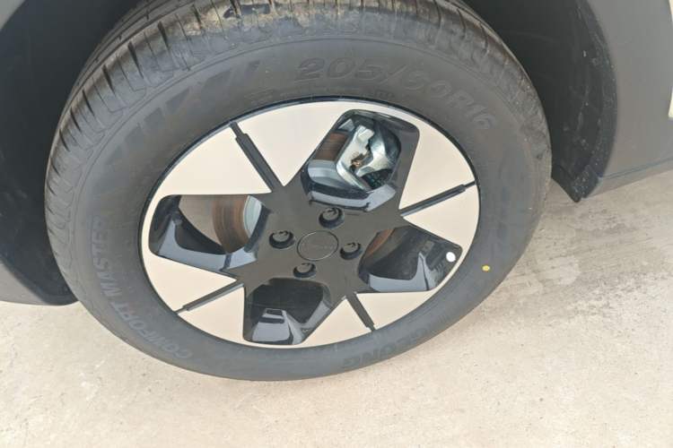 Used Geely Galaxy Geome 2026 Model 310km Dream Edition Right Rear Wheel Hub