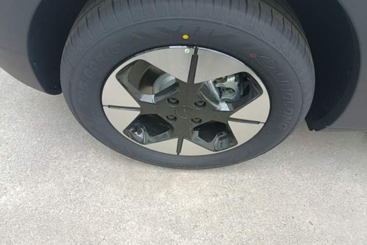 Used Geely Galaxy Geome 2026 Model 410km Freedom Edition Right Rear Wheel Hub