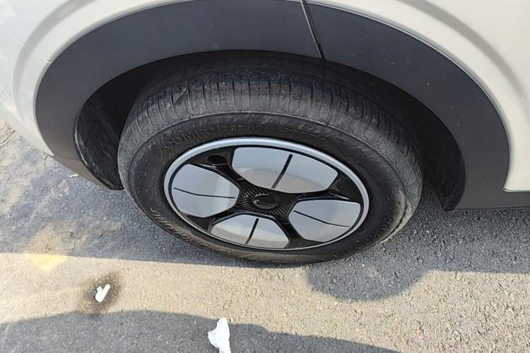 Used Geely Galaxy Geome 2026 Model 310km Youth Edition Right Rear Wheel Hub