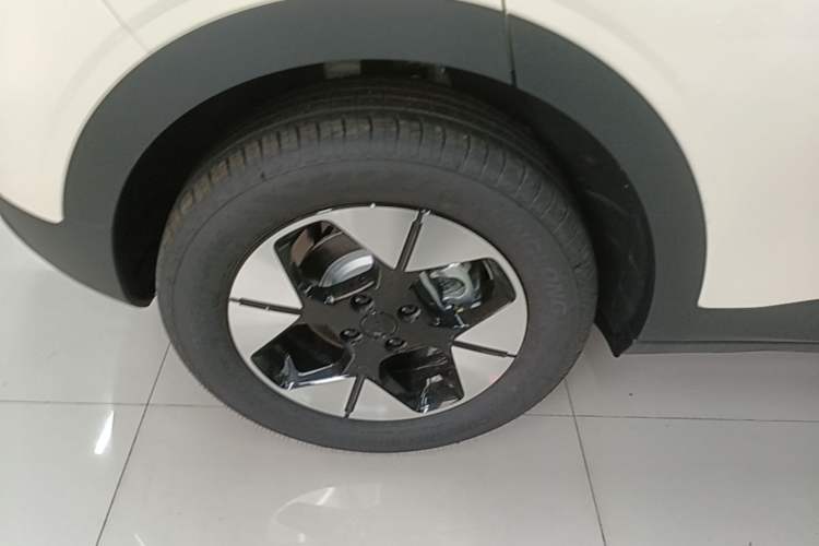 Used Geely Galaxy Geome 2026 Model 410km Freedom Edition Right Rear Wheel Hub