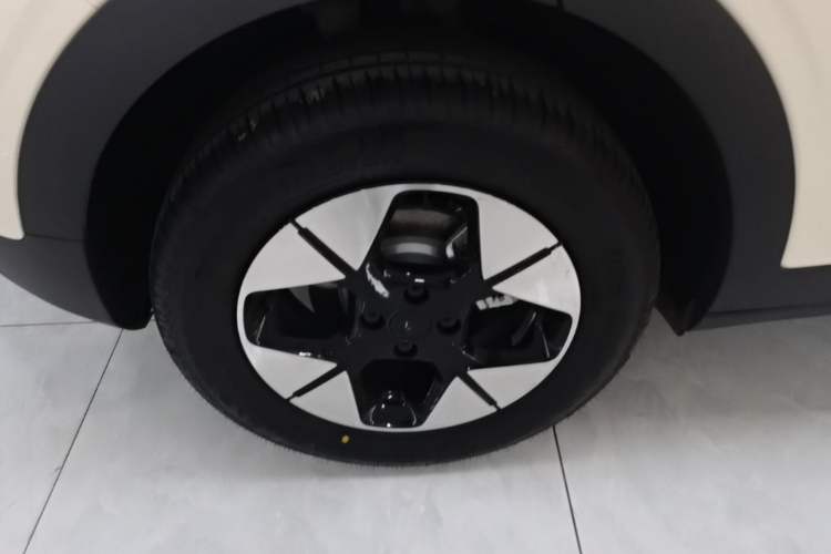 Used Geely Galaxy Geome 2026 Model 310km Dream Edition Right Rear Wheel Hub