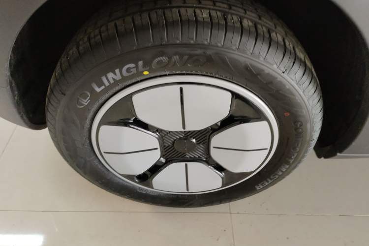 Used Geely Galaxy Geome 2026 Model 310km Youth Edition Right Rear Wheel Hub