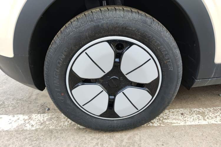 Used Geely Galaxy Geome 2026 Model 410km Carefree Edition Right Rear Wheel Hub