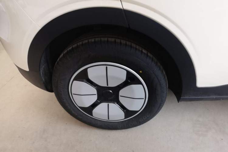 Used Geely Galaxy Geome 2026 Model 310km Youth Edition Right Rear Wheel Hub