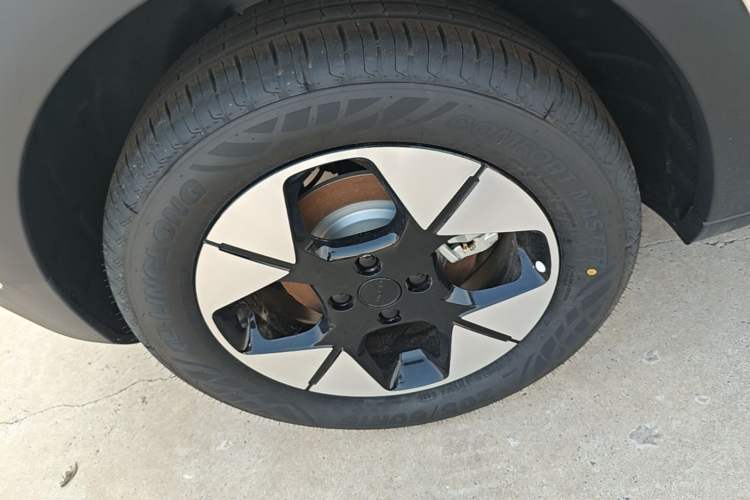 Used Geely Galaxy Geome 2026 Model 310km Dream Edition Right Rear Wheel Hub