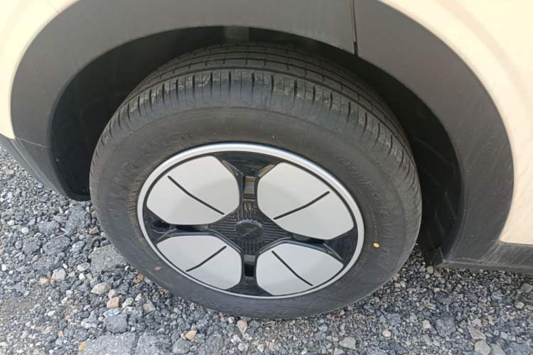 Used Geely Galaxy Geome 2026 Model 310km Youth Edition Right Rear Wheel Hub