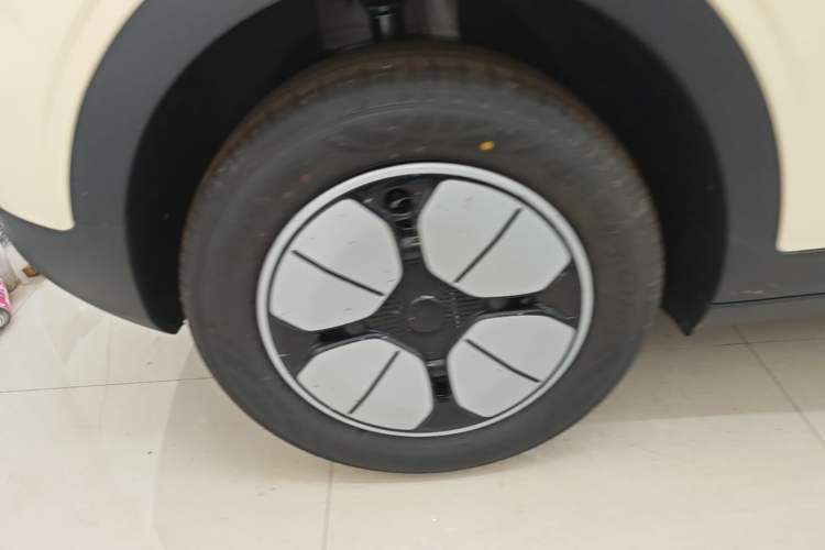 Used Geely Galaxy Geome 2026 Model 310km Youth Edition Right Rear Wheel Hub