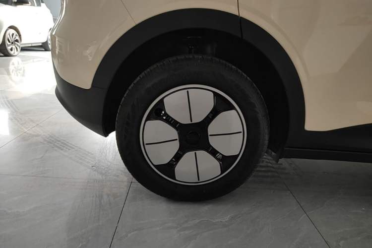 Used Geely Galaxy Geome 2026 Model 310km Youth Edition Right Rear Wheel Hub