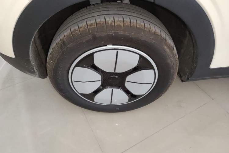 Used Geely Galaxy Geome 2026 Model 310km Youth Edition Right Rear Wheel Hub