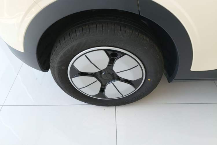 Used Geely Galaxy Geome 2026 Model 310km Youth Edition Right Rear Wheel Hub