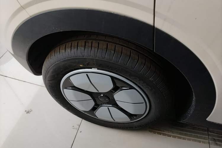 Used Geely Galaxy Geome 2026 Model 310km Youth Edition Right Rear Wheel Hub