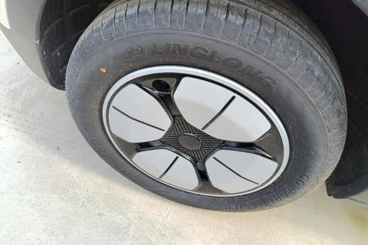 Used Geely Galaxy Geome 2026 Model 310km Youth Edition Right Rear Wheel Hub