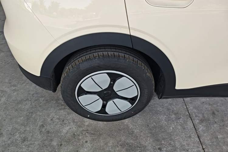 Used Geely Galaxy Geome 2026 Model 310km Youth Edition Right Rear Wheel Hub