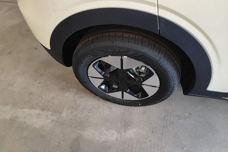 Used Geely Galaxy Geome 2026 Model 310km Dream Edition Right Rear Wheel Hub