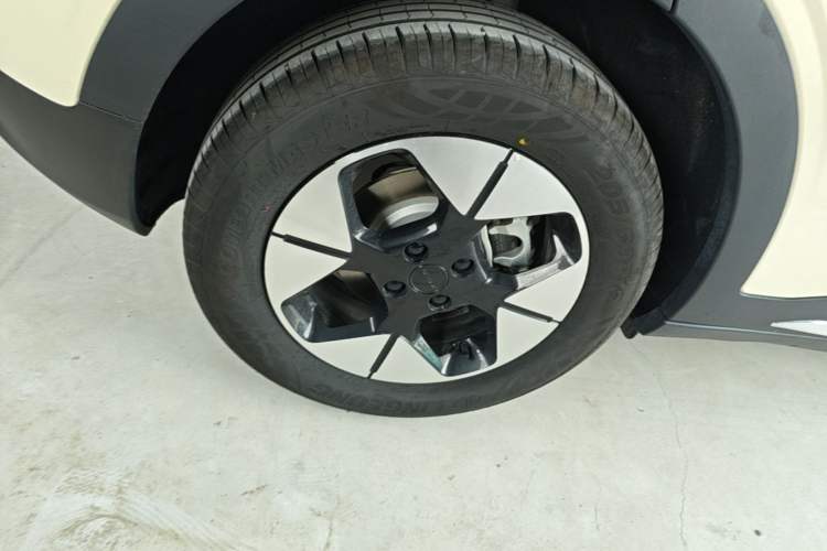 Used Geely Galaxy Geome 2026 Model 310km Dream Edition Right Rear Wheel Hub