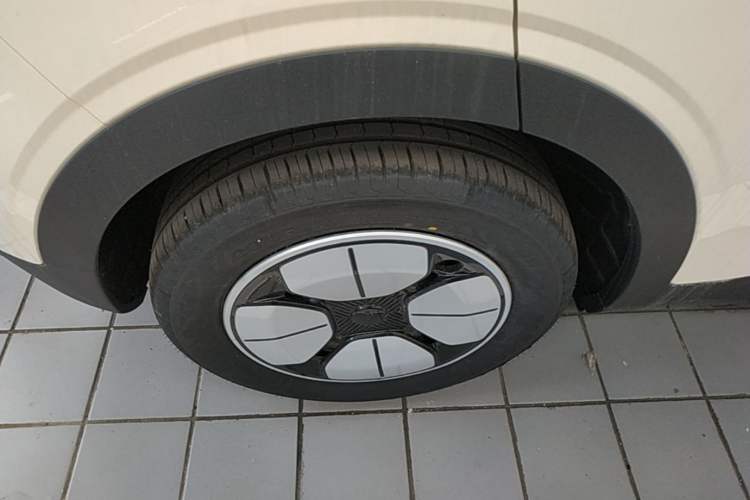 Used Geely Galaxy Geome 2026 Model 310km Youth Edition Right Rear Wheel Hub