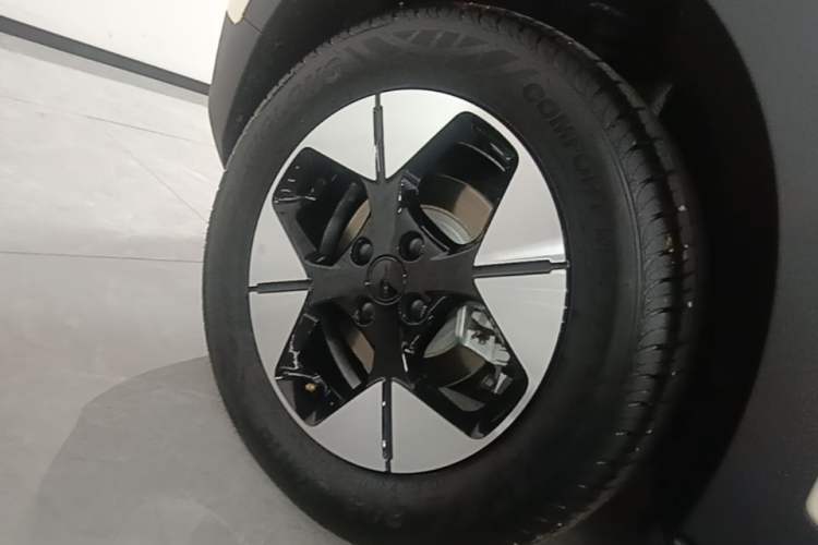 Used Geely Galaxy Geome 2026 Model 310km Dream Edition Right Rear Wheel Hub