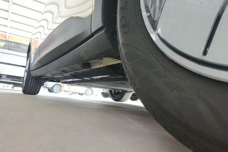 Used Geely Galaxy Geome 2026 Model 310km Youth Edition Right Side Sill