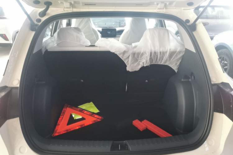 Used Geely Galaxy Geome 2026 Model 310km Youth Edition Trunk
