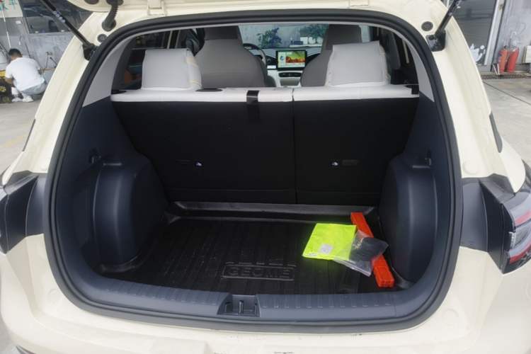 Used Geely Galaxy Geome 2026 Model 310km Youth Edition Trunk