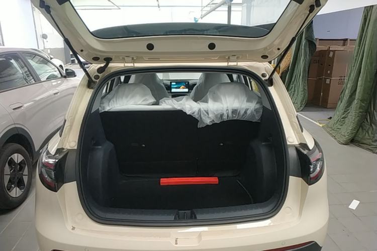 Used Geely Galaxy Geome 2026 Model 310km Youth Edition Trunk