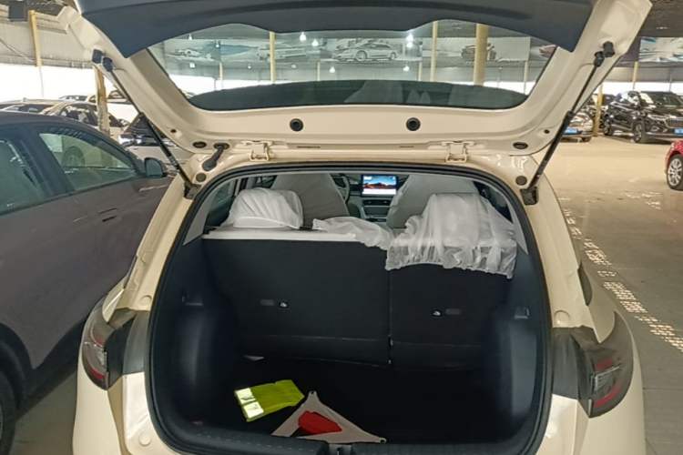 Used Geely Galaxy Geome 2026 Model 310km Youth Edition Trunk