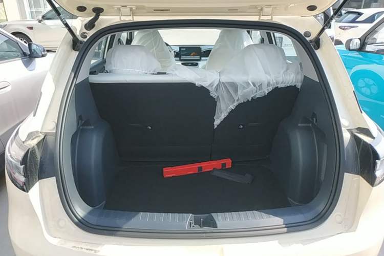 Used Geely Galaxy Geome 2026 Model 310km Youth Edition Trunk