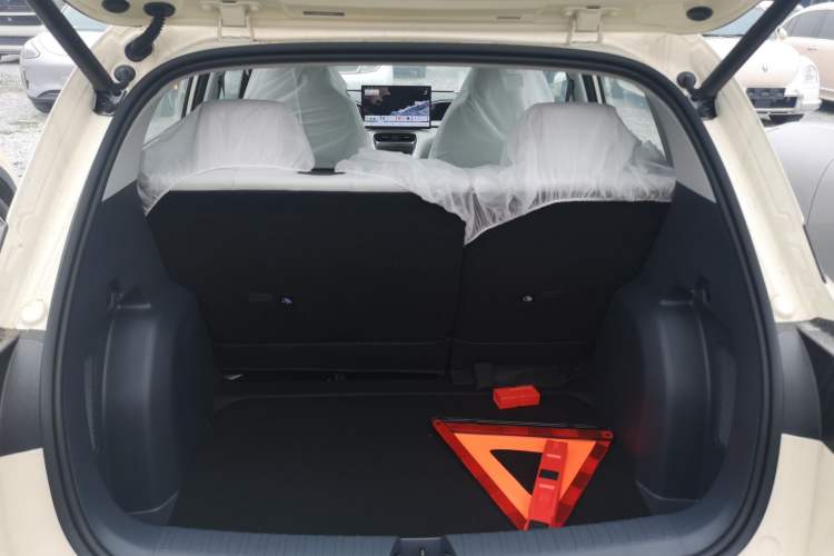 Used Geely Galaxy Geome 2026 Model 310km Dream Edition Trunk