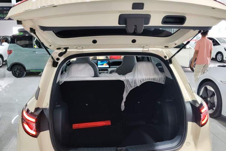 Used Geely Galaxy Geome 2026 Model 310km Youth Edition Trunk