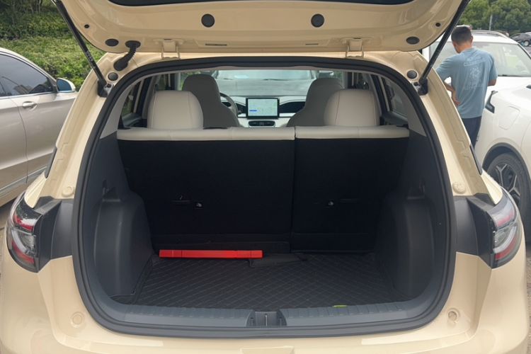Used Geely Galaxy Geome 2026 Model 310km Youth Edition Trunk