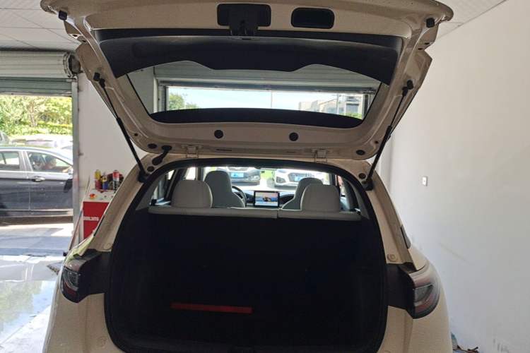 Used Geely Galaxy Geome 2026 Model 310km Youth Edition Trunk