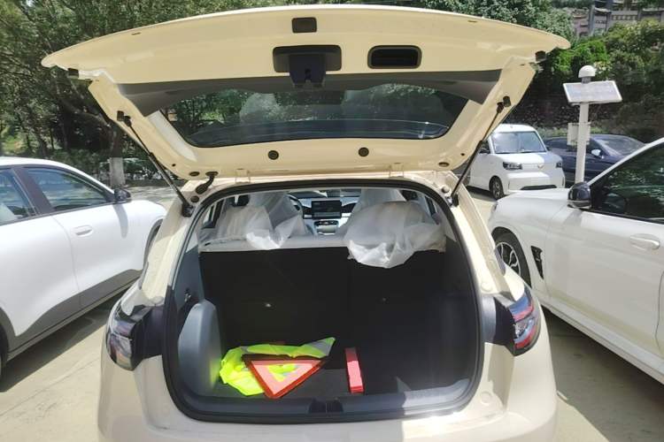 Used Geely Galaxy Geome 2026 Model 310km Youth Edition Trunk
