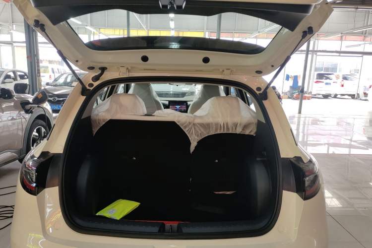 Used Geely Galaxy Geome 2026 Model 310km Youth Edition Trunk