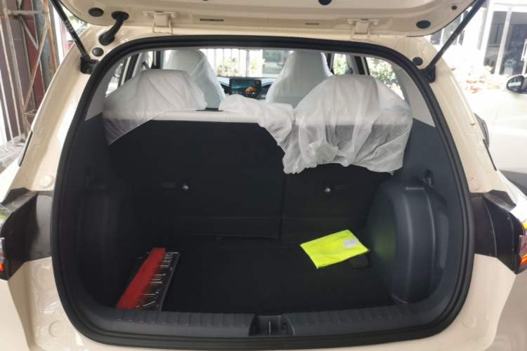 Used Geely Galaxy Geome 2026 Model 310km Youth Edition Trunk